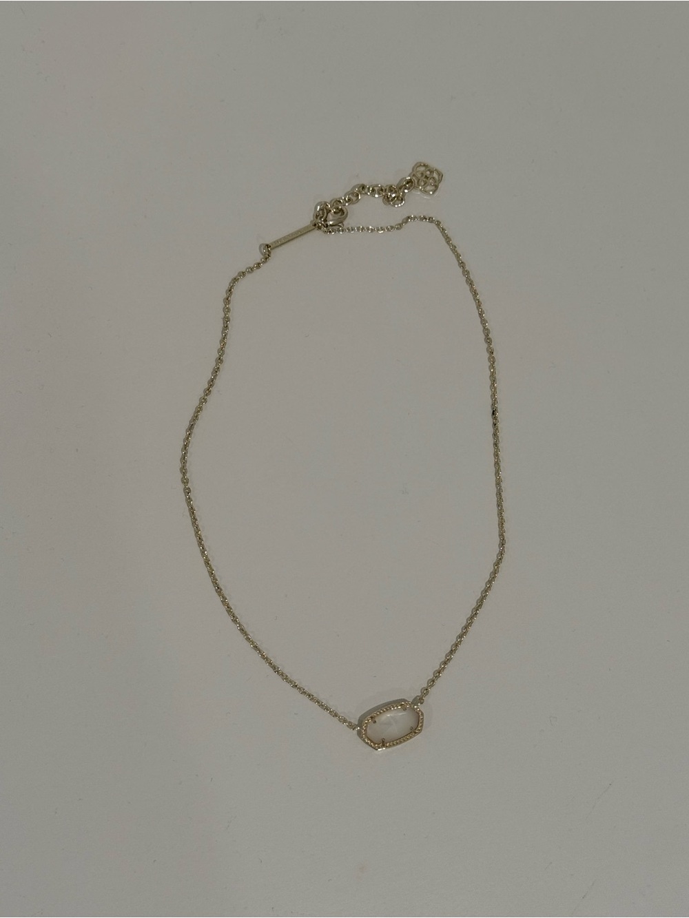 Kendra Scott Elisa Gold Pendant Necklace in Ivory Mother-of-Pearl